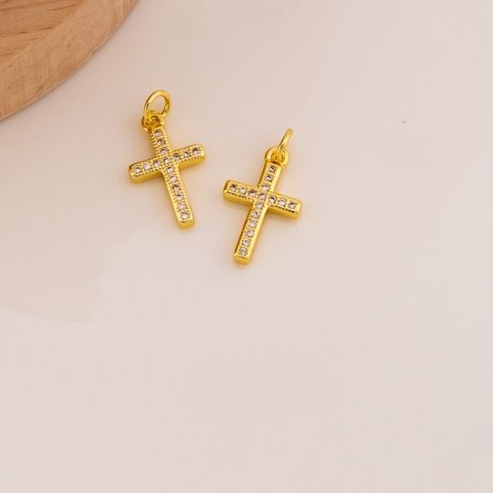 Dije religioso de cruz en micropave