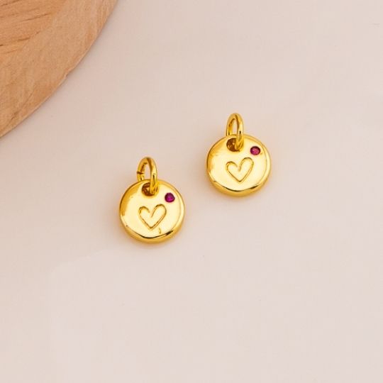 Dije redondo de corazon con zirconia baño 18k