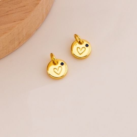 Dije redondo de corazon con zirconia baño 18k