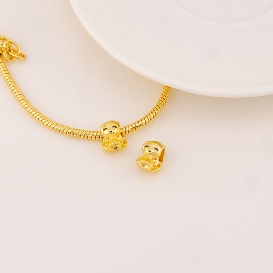 Charm niña solido baño 18k