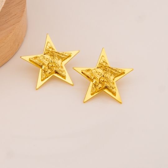 Aretes stud de estrella solidos baño 18k
