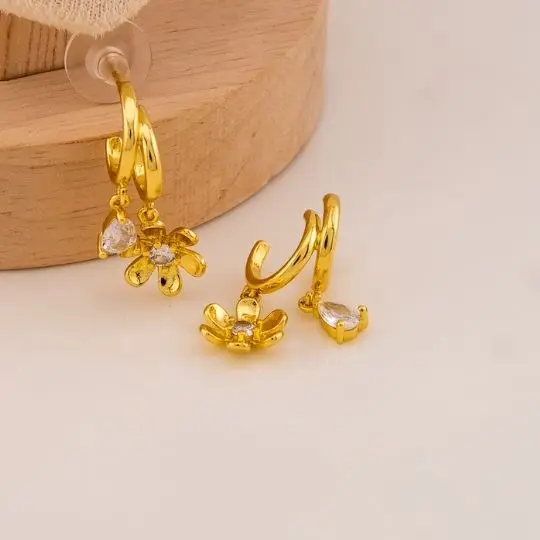 ARETES FLOR BAÑO 18K 