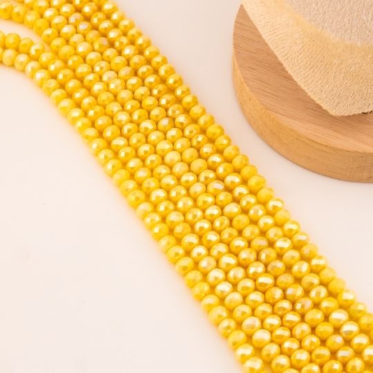 Cristal jade de 6mm facetado color amarillo pastel con recubrimiento Aura/AB