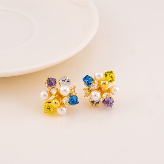 Aretes stud con perlas y zirconias baño 18k