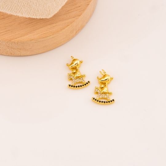 Dije de Snoopy en caballito en micropave