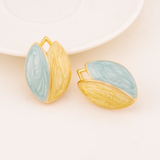 Aretes de tulipan esmaltados con broche omega baño 18k