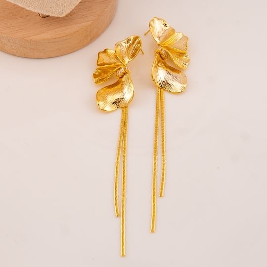 Aretes de flor largos baño 18k