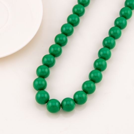 Collar bola chicle verde esmeralda en concha nacar 14mm baño 18k