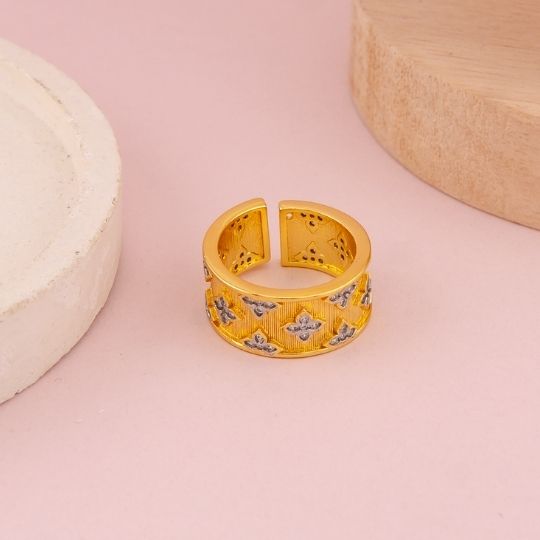 Anillo de marca con zirconias baño 18k