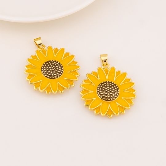 Dije chunky girasol esmaltado baño 18k