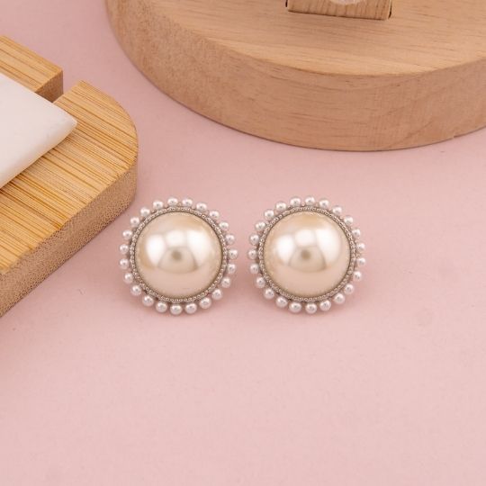 Aretes redondos con perlitas baño 18k