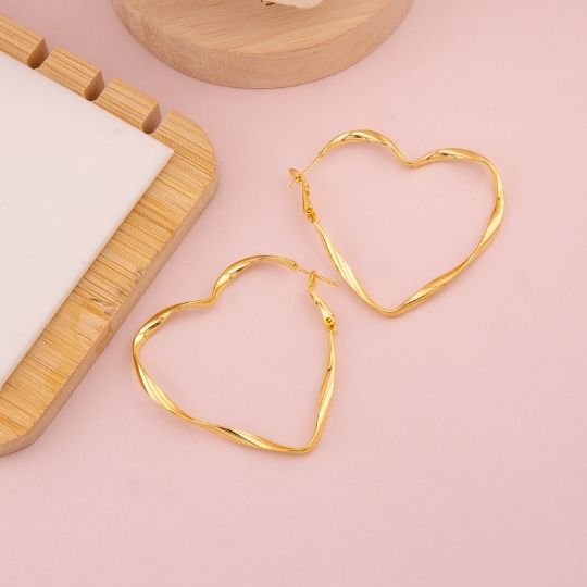 Argollas chunky en forma de corazon baño 18k