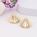 Aretes stud doble tono de almejas baño 18k