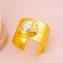 Brazalete con perlas barrocas engastado en goldfilled 