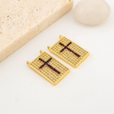  Dije medalla de cruz en micropave color fuscia baño 18k