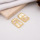 Dije medalla religiosa madre perla con baño 18k