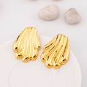 Aretes stud concha de mar baño 18k pin de plata
