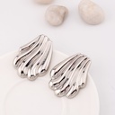 Aretes stud concha de mar baño 18k pin de plata