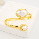 Brazalete con barrocas shell  baño 18k