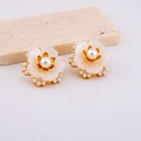 Aretes stud flor con madre perla baño 18k pin de plata