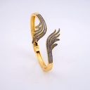 Pulsera brazalete con forma de alas zirconias baño 18k 