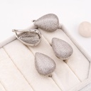 Aretes stud gota con zirconias baño 18k pin de plata