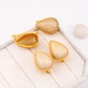 Aretes stud gota con zirconias baño 18k pin de plata