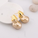 Aretes stud con perla en forma de barroca baño 18k pin de plata