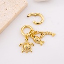 Set de dijes con argolla tortuga, langosta y pez micropave y baño 18k