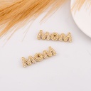 Dije MOM con perlitas baño 18k