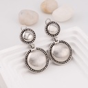 Aretes colgantes con perlas y base omega baño 18k