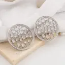 Aretes stud circulares con zirconias baño 18k plateado