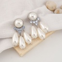 Aretes colgantes con perlas  zirconias y perlas baño 18k