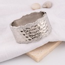 Brazalete chunky martillado elegante baño 18k