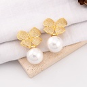 Aretes stud chunky mariposa con zirconia y perlas pin de plata baño 18k