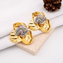 Aretes stud chunky flor doble tono pin de plata baño 18k