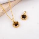 Dije con piedra ojo de tigre micropave y baño 18k