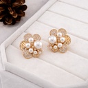 Aretes stud flor con perlas y zirconia  baño 18k