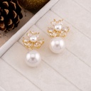 Aretes de flor colgantes con perlas y zirconia baño 18k