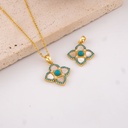 Dije de trebol madre perla y baño 18k