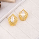 Aretes tipo hoja con zirconia en el centro dorado baño 18k