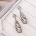 Aretes gota larga micropave plateados baño 18k