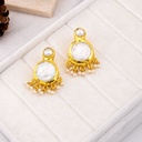 Aretes perla engastada con perlitas colgantes baño 18k