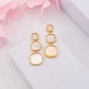 Aretes colgantes con madre perla baño 18k