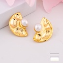 Aretes stud media luna con perlas baño 18k