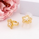 Anillo ajustable de flor con madre perla baño 18k