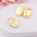 Dije relicario esmaltado de flor baño 18k