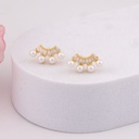 Aretes stud con perlas y zirconias baño 18k