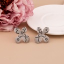 Aretes stud de flor con zirconias baño 18k plat