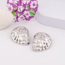 Aretes stud concha de mar baño 18k